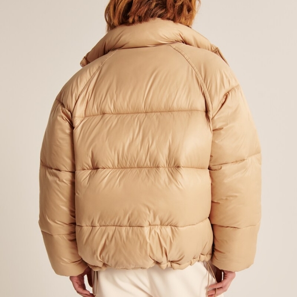 NWT Abercrombie oversized puffer jacket..size M - Picture 3 of 6